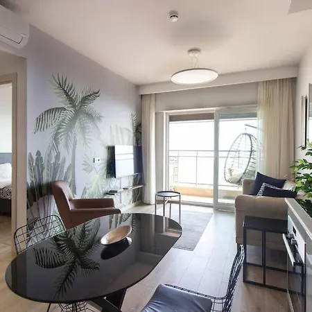 Luxurious 1br W Panoramic Views 아파트 *