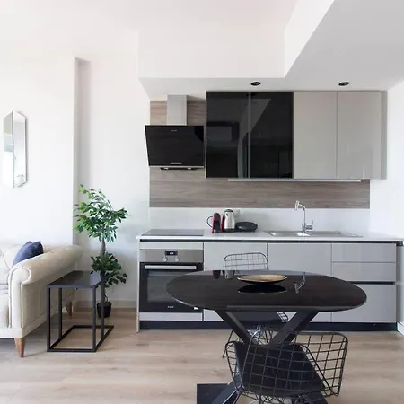 Luxurious 1br W Panoramic Views *