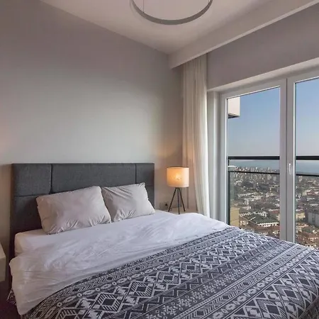 Luxurious 1br W Panoramic Views Apartamento *